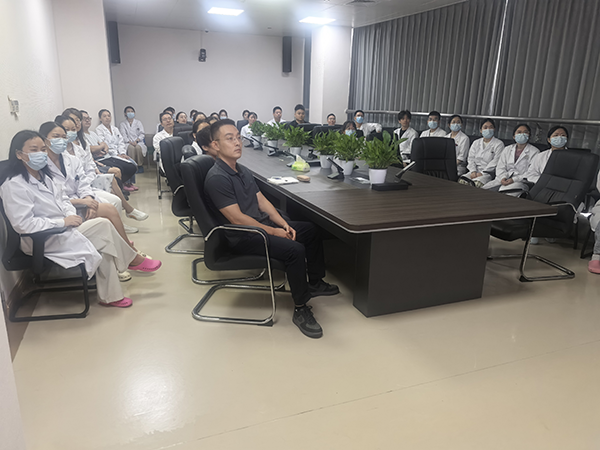 中美（河南）荷美尔肿瘤研究院组织全体员工观看九三阅兵仪式 铭记历史担使命 凝心聚力启新程